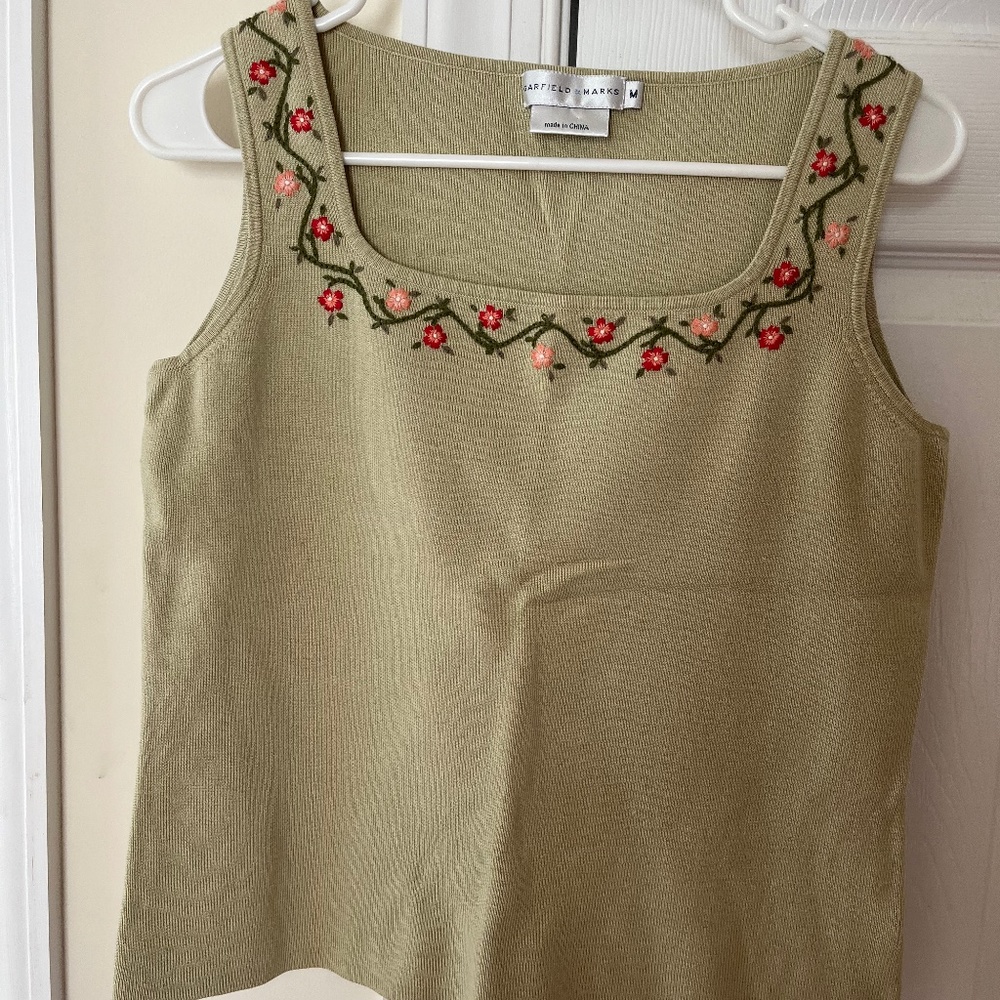 Garfield & Marks Sleeveless Sweater Tank, Size Medium
